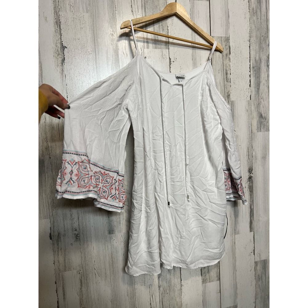 Ava & Viv White Cold-Shoulder Tunic with Pink Embroidered Cuffs